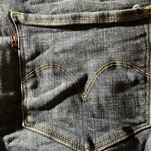 Levi’s Mid Rise Skinny Jeans - Picture 9 of 10